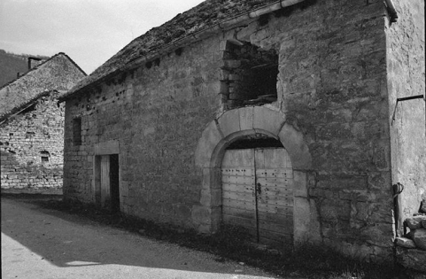 Ferme cadastrée 1964 AB 57-58  : façade antérieure vue de trois-quarts droit. © Région Bourgogne-Franche-Comté, Inventaire du patrimoine