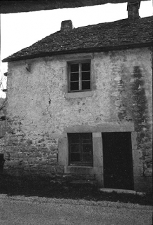 Maison cadastrée 1964 AB 59 : façade antérieure, toit de laves. © Région Bourgogne-Franche-Comté, Inventaire du patrimoine