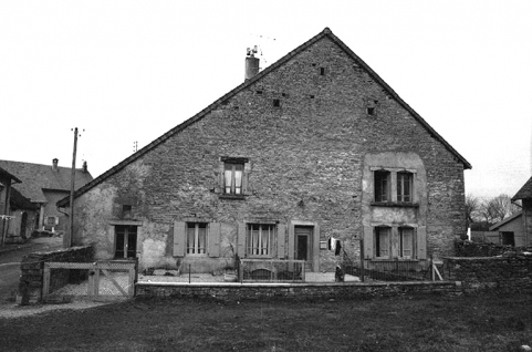 Ferme cadastrée 1940 B 478  située le long du chemin de grande communication n° 68 : façade antérieure. © Région Bourgogne-Franche-Comté, Inventaire du patrimoine