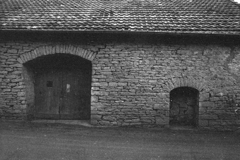 Ferme cadastrée 1940 B 440  située le long du chemin de grande communication n° 68 : parties agricoles. © Région Bourgogne-Franche-Comté, Inventaire du patrimoine