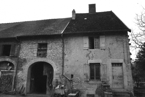Ferme cadastrée 1961 AH 142, située rue des Guichard : façade antérieure. © Région Bourgogne-Franche-Comté, Inventaire du patrimoine