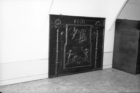 Maison cadastrée 1965 AD 105 : plaque de cheminée datée de 1740. © Région Bourgogne-Franche-Comté, Inventaire du patrimoine