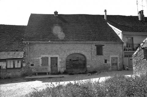 Ferme cadastrée 1951 A3 266 situées le long du chemin départemental n° 208 du Pin à Lons-le-Saunier : façade antérieure. © Région Bourgogne-Franche-Comté, Inventaire du patrimoine