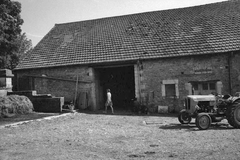 Ferme cadastrée 1951 A3 317 située le long du chemin départemental n° 208 du Pin à Lons-le-Saunier : partie gauche de la façade antérieure. © Région Bourgogne-Franche-Comté, Inventaire du patrimoine