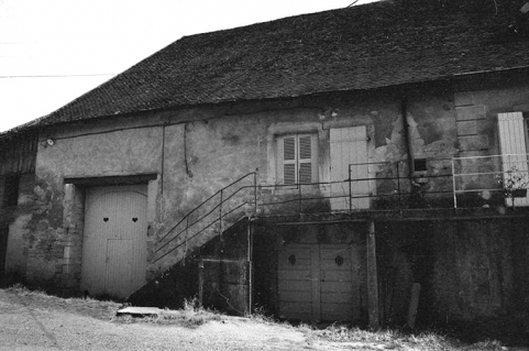 Ferme cadastrée 1951 A3 272, 275 située le long du chemin départemental n° 208 du Pin à Lons-le-Saunier : façade antérieure. © Région Bourgogne-Franche-Comté, Inventaire du patrimoine