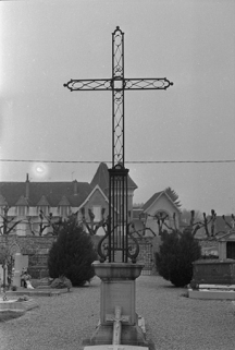 Croix de cimetière, 19ème siècle : vue d'ensemble © Région Bourgogne-Franche-Comté, Inventaire du patrimoine