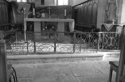 Grille de communion située à l'entrée du choeur. © Région Bourgogne-Franche-Comté, Inventaire du patrimoine