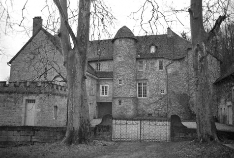 Façade sur cour et portail d'entrée. © Région Bourgogne-Franche-Comté, Inventaire du patrimoine