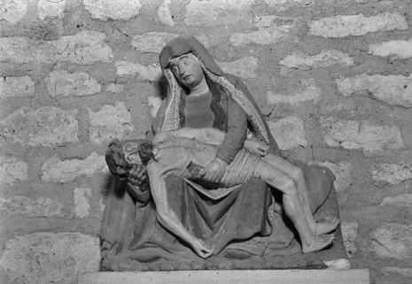 Statue de Vierge de Pitié en bois peint polychrome, XVIe siècle : vue de face © Région Bourgogne-Franche-Comté, Inventaire du patrimoine