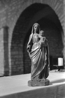Statue de Vierge à l'Enfant en bois peint, XVIIIe siècle : vue de face © Région Bourgogne-Franche-Comté, Inventaire du patrimoine