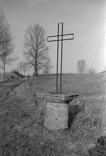 Croix de chemin en pierre et fer forgé, 1826 : vue de face © Région Bourgogne-Franche-Comté, Inventaire du patrimoine