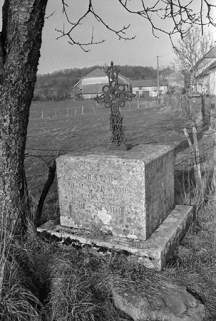 Croix de chemin en pierre et fonte, 1875 : vue de face © Région Bourgogne-Franche-Comté, Inventaire du patrimoine