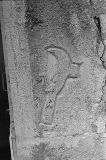 Serpette sculptée sur le montant droit de la porte © Région Bourgogne-Franche-Comté, Inventaire du patrimoine