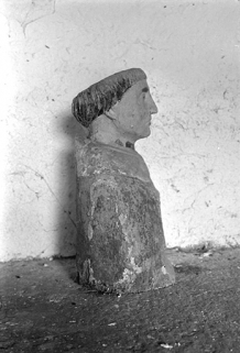 Buste-reliquaire d'un écclesiastique, bois, XVIIe siècle : vue de profil © Région Bourgogne-Franche-Comté, Inventaire du patrimoine