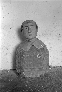 Buste-reliquaire d'un écclesiastique, bois, XVIIe siècle : vue de face © Région Bourgogne-Franche-Comté, Inventaire du patrimoine