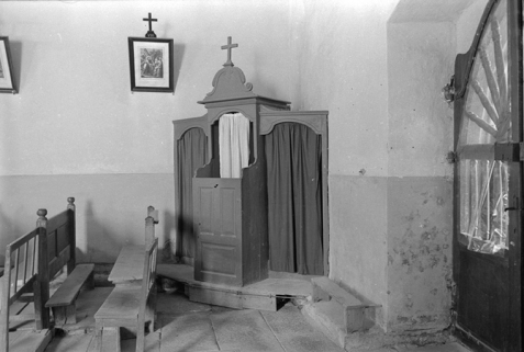 Confessionnal, bois, XIXe siècle : vue de trois quarts. © Région Bourgogne-Franche-Comté, Inventaire du patrimoine