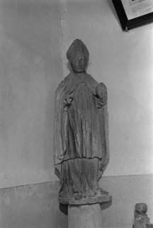 Statue de saint évêque, bois, XVIIe siècle : vue de face. © Région Bourgogne-Franche-Comté, Inventaire du patrimoine