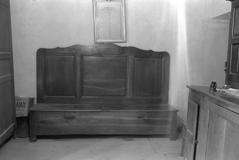 Banc-coffre, bois, XIXe siècle : vue de face. © Région Bourgogne-Franche-Comté, Inventaire du patrimoine