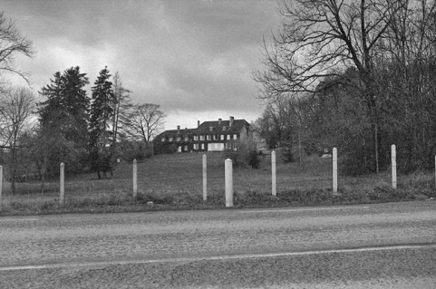 Maison et parc, XIXe siècle : vue depuis la route. © Région Bourgogne-Franche-Comté, Inventaire du patrimoine