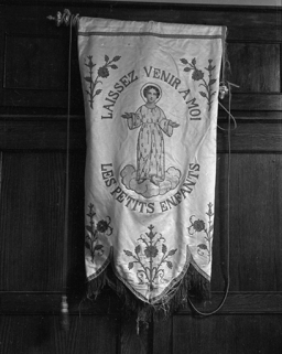 Bannière des enfants en tissu, XIXe siècle : vue de face © Région Bourgogne-Franche-Comté, Inventaire du patrimoine