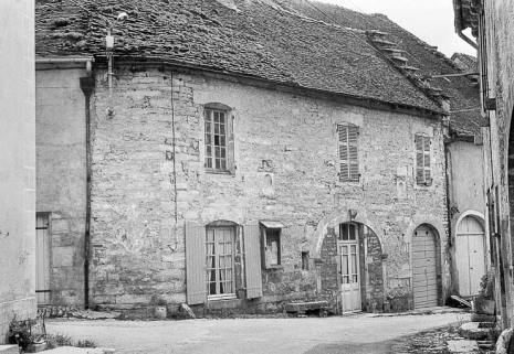 Maison à deux niveaux située rue de l'Eglise. © Région Bourgogne-Franche-Comté, Inventaire du patrimoine