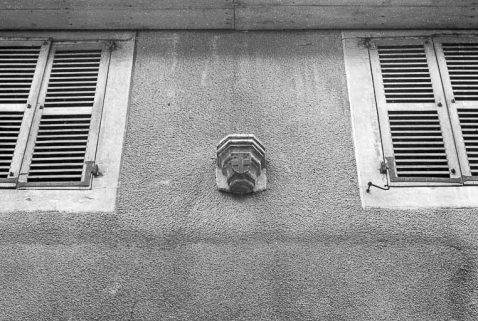Maison située rue de l'Eglise : blason. © Région Bourgogne-Franche-Comté, Inventaire du patrimoine