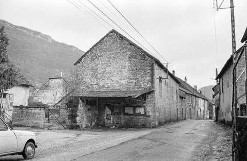 Une rue du village. © Région Bourgogne-Franche-Comté, Inventaire du patrimoine