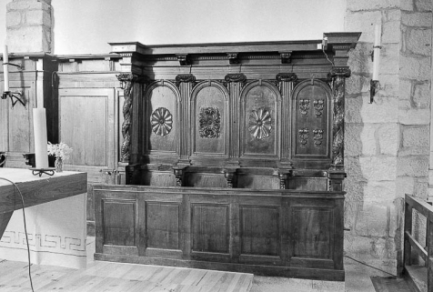 Stalles du choeur, bois, XVIIe ou XVIIIe siècle : partie droite © Région Bourgogne-Franche-Comté, Inventaire du patrimoine