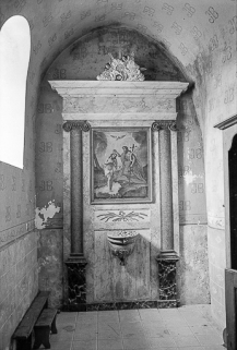 Fonts baptismaux et retable : vue d'ensemble. © Région Bourgogne-Franche-Comté, Inventaire du patrimoine