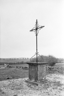 Croix du cimetière. © Région Bourgogne-Franche-Comté, Inventaire du patrimoine