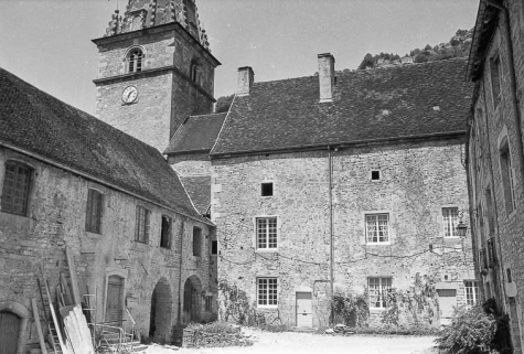 Troisième cour (cour des chanoines), face nord. © Région Bourgogne-Franche-Comté, Inventaire du patrimoine