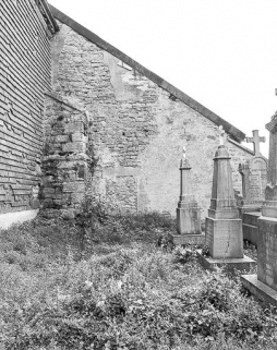 Façade latérale droite :  détail du mur antérieur de la sacristie. © Région Bourgogne-Franche-Comté, Inventaire du patrimoine