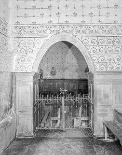 Intérieur : arc d'entrée de la première chapelle gauche. © Région Bourgogne-Franche-Comté, Inventaire du patrimoine
