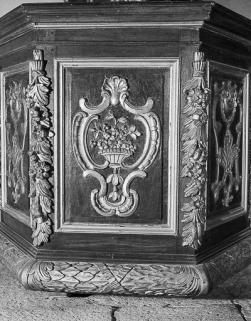 Détail : un panneau de la cuve. © Région Bourgogne-Franche-Comté, Inventaire du patrimoine