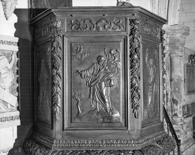 Détail de la cuve : saint Matthieu. © Région Bourgogne-Franche-Comté, Inventaire du patrimoine