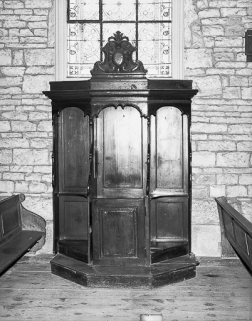 Vue du confessionnal du colléral nord. © Région Bourgogne-Franche-Comté, Inventaire du patrimoine
