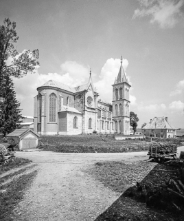 Façade latérale gauche et chevet. © Région Bourgogne-Franche-Comté, Inventaire du patrimoine