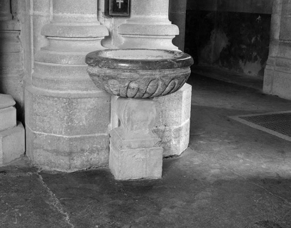 Vue du bénitier droit. © Région Bourgogne-Franche-Comté, Inventaire du patrimoine