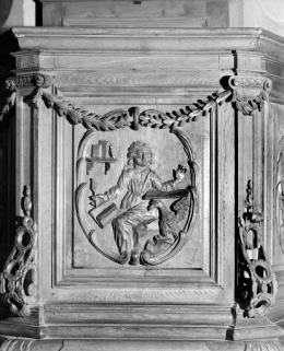 Détail de la cuve : panneau représentant saint Jean. © Région Bourgogne-Franche-Comté, Inventaire du patrimoine