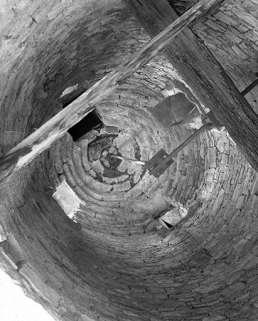 Intérieur de la tour : coupole et arbre. © Région Bourgogne-Franche-Comté, Inventaire du patrimoine