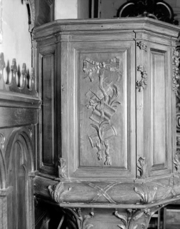 Détail : un panneau de la cuve avec représentation du Nouveau Testament. © Région Bourgogne-Franche-Comté, Inventaire du patrimoine