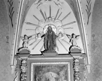 Détail : le couronnement du retable. © Région Bourgogne-Franche-Comté, Inventaire du patrimoine