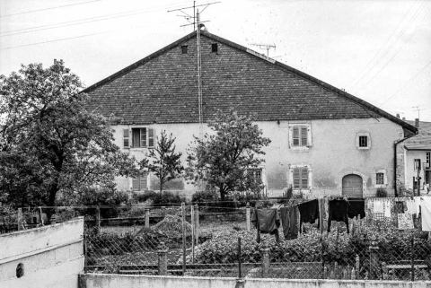 Ferme située 1 rue des Contours, datée des 18e et 19e siècles : façade antérieure. © Région Bourgogne-Franche-Comté, Inventaire du patrimoine
