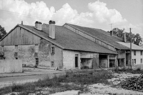 Ferme datée de 1796 et 1828, cadastrée 1938 F 47 bis : vue d'ensemble de trois quarts gauche. © Région Bourgogne-Franche-Comté, Inventaire du patrimoine