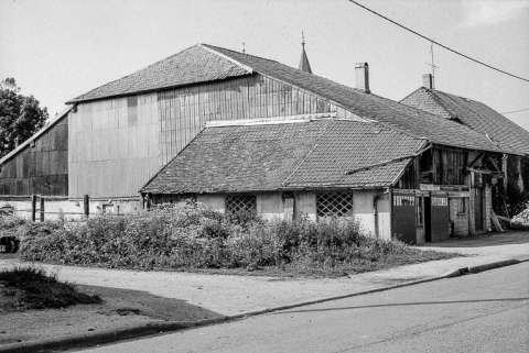 Ferme datée de 1732, cadastrée 1938 F 285 : façades antérieure et latérale gauche. © Région Bourgogne-Franche-Comté, Inventaire du patrimoine