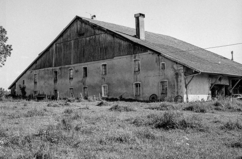 Vue rapprochée du pignon d'habitation et du mur gouttereau. © Région Bourgogne-Franche-Comté, Inventaire du patrimoine