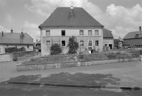 Maison cadastrée 1934 C 122, située Grande Rue, datée de 1821 : vue de situation. © Région Bourgogne-Franche-Comté, Inventaire du patrimoine