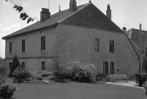 Façades antérieure et latérale gauche (côté jardin). © Région Bourgogne-Franche-Comté, Inventaire du patrimoine