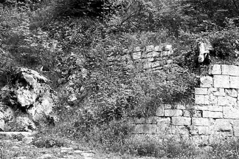 Emplacement de la tour de péage. © Région Bourgogne-Franche-Comté, Inventaire du patrimoine