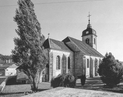 Façade latérale gauche et chevet. © Région Bourgogne-Franche-Comté, Inventaire du patrimoine